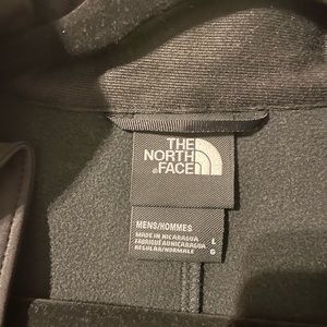 Men’s large, NorthFace shell jacket. Never worn.